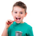 Cuáles son los hábitos alimenticios que debemos evitar para prevenir problemas de salud oral en los niños