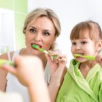 Qué recomendaciones puedes dar a los padres para ayudar a sus hijos a mantener una buena salud dental